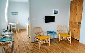 Studio Gris galet au 2ème étage, à 200M de la plage
